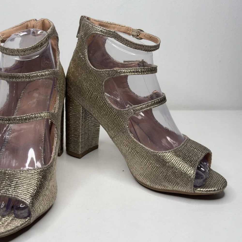 Report Deschutes Heeled Sandals Women 7W Gold Metallic Triple Strap‎ Block Heel